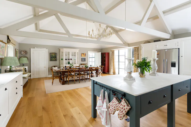 Open plan at Modern South Downs Farmhouse, L758 (photo 12)