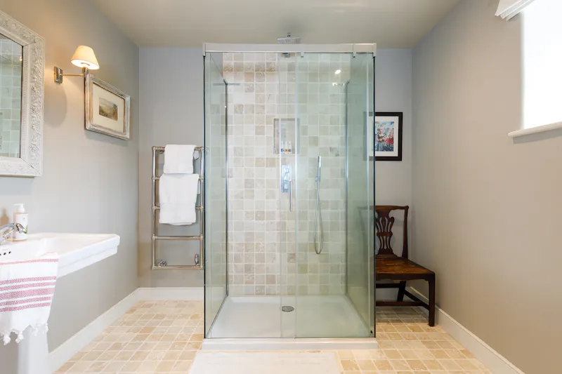 Bathroom at Modern South Downs Farmhouse, L758 (photo 26)