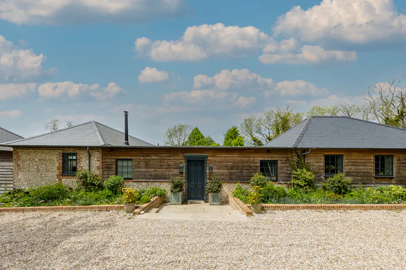 Modern South Downs Farmhouse, L758 (photo 1)