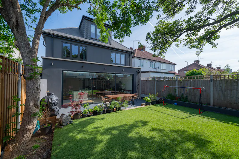 Spacious Willesden house, D2781 (photo 39)
