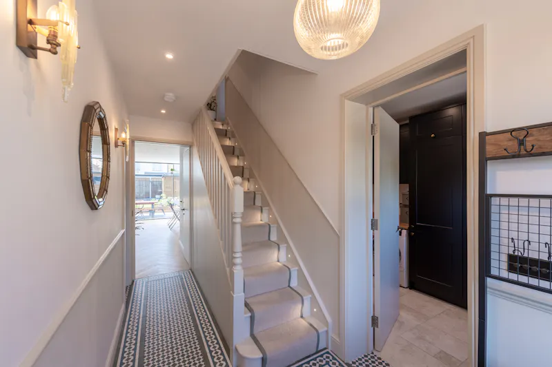 Spacious Willesden house, D2781 (photo 3)
