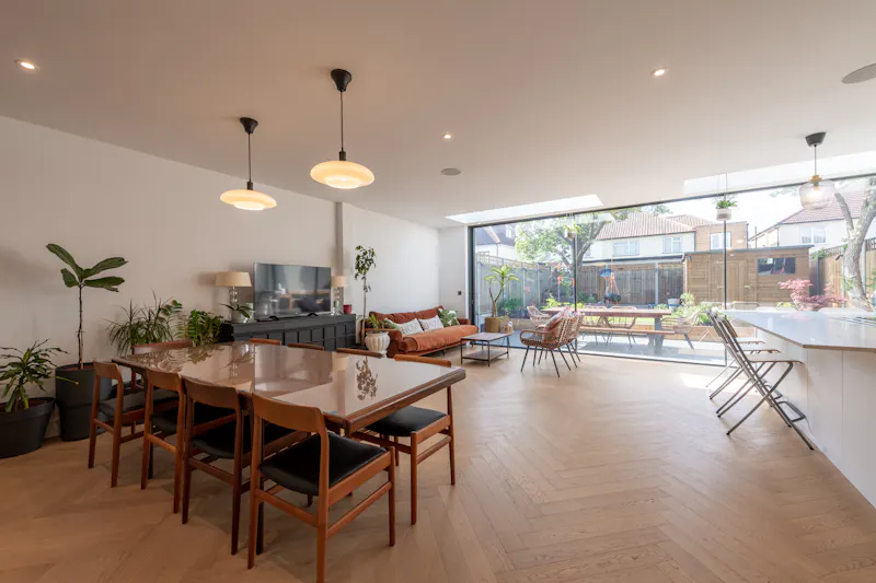 Dining room at Spacious Willesden house, D2781 (photo 5)