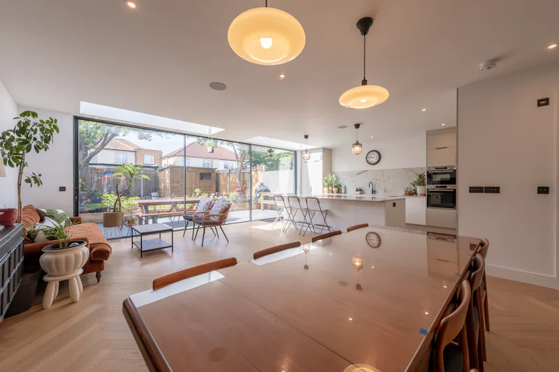 Spacious Willesden house, D2781 (photo 4)