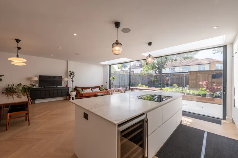 Spacious Willesden house, D2781 (photo 9)
