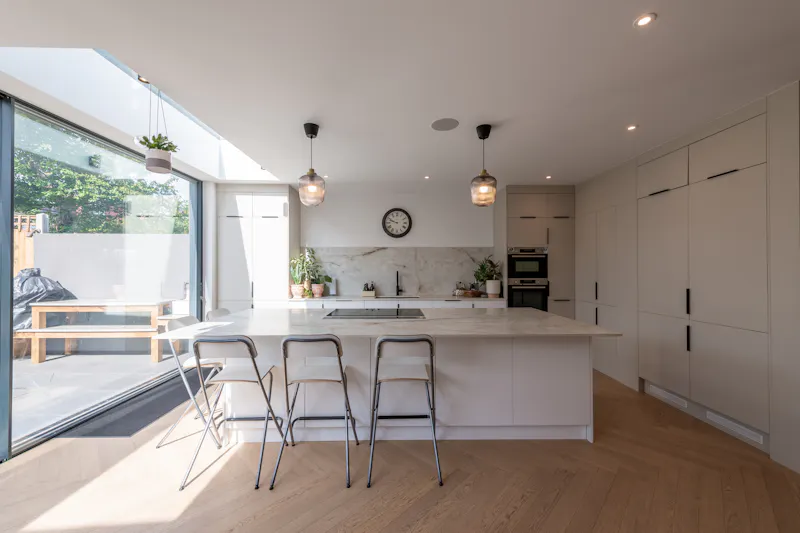 Spacious Willesden house, D2781 (photo 8)