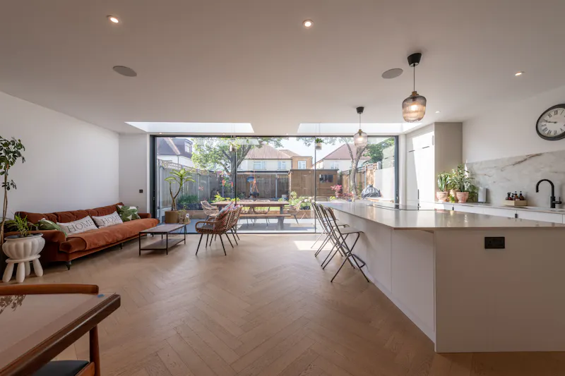 Open plan at Spacious Willesden house, D2781 (photo 6)