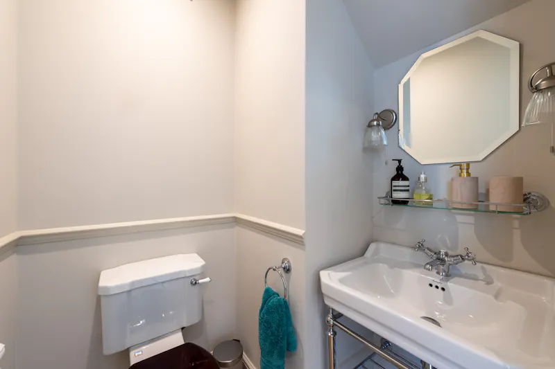 Bathroom at Spacious Willesden house, D2781 (photo 28)