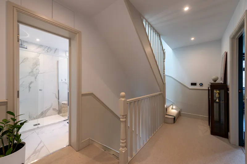 Staircase at Spacious Willesden house, D2781 (photo 17)