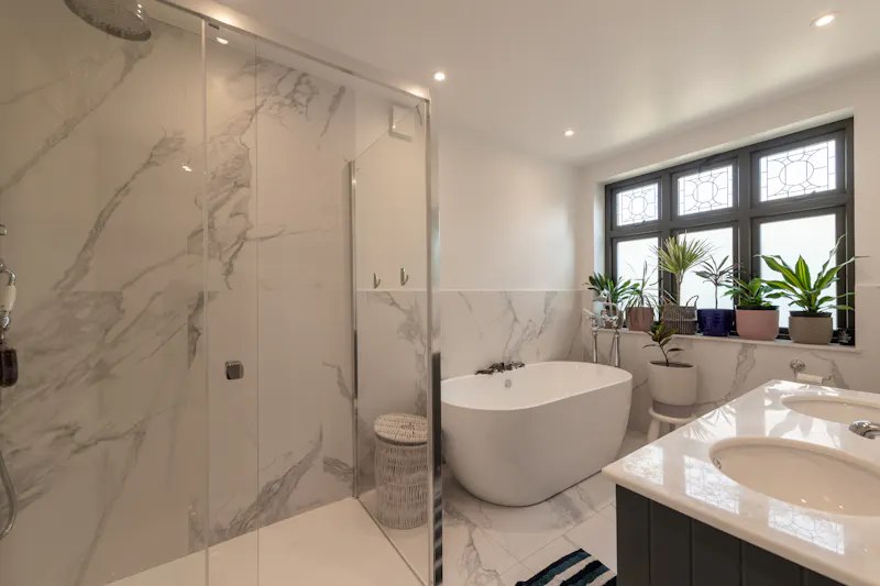 Bathroom at Spacious Willesden house, D2781 (photo 18)