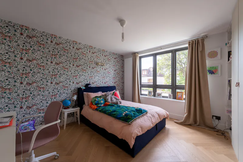 Bedroom at Spacious Willesden house, D2781 (photo 26)