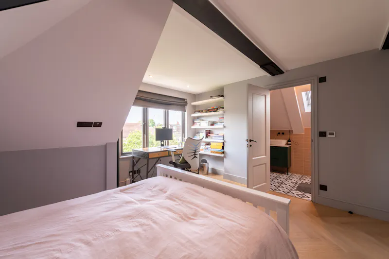Spacious Willesden house, D2781 (photo 32)
