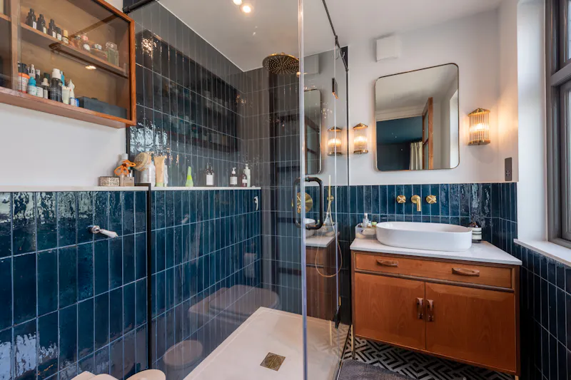 Bathroom at Spacious Willesden house, D2781 (photo 23)