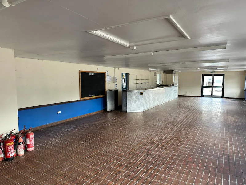 Floor - tiled at Towcester 1940s roadside cafe, R873 (photo 3)