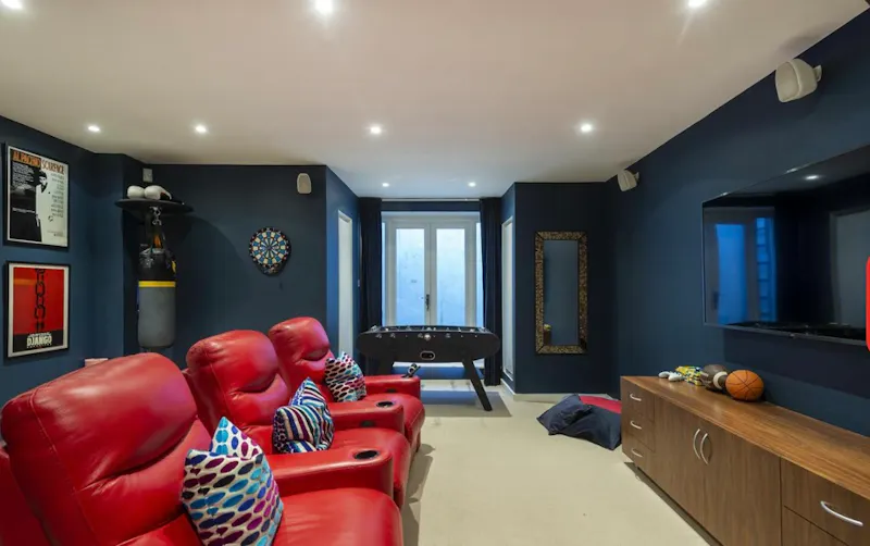 Home cinema at Smart Fulham Townhouse, B2047 (photo 12)