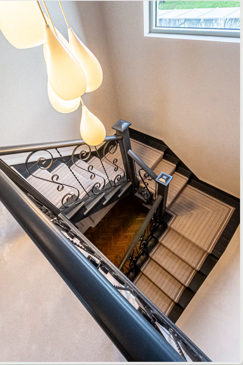 Staircase at Modern Suburban Home Brentwood, D2796 (photo 20)