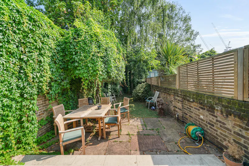 Garden at Sleek Fulham Terrace, A1634 (photo 12)