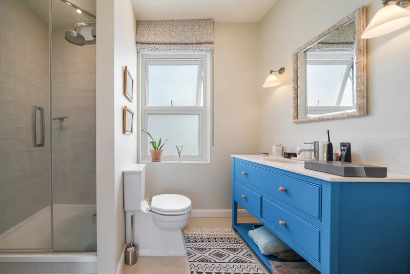 Bathroom at Sleek Fulham Terrace, A1634 (photo 9)