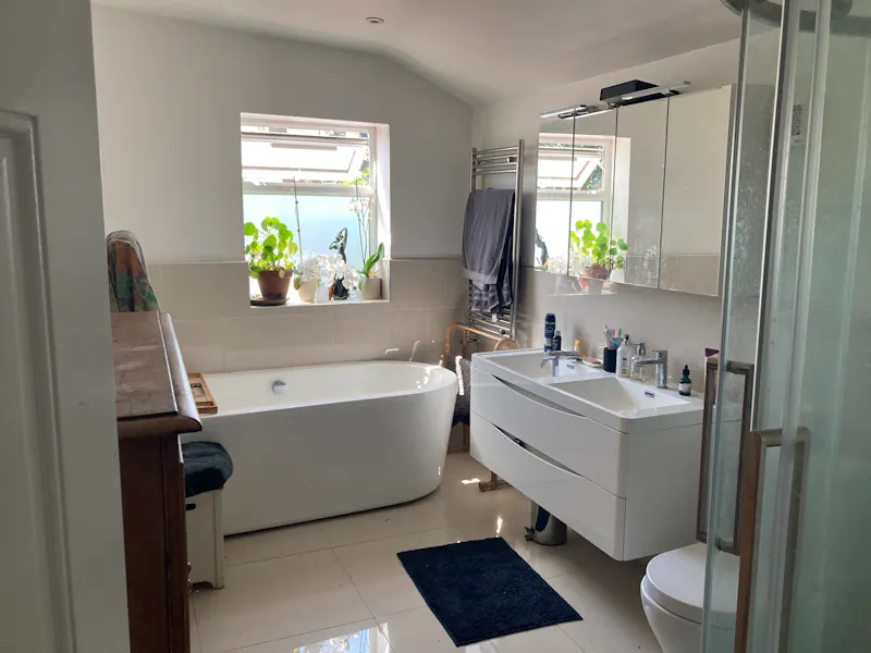 Bathroom at Pretty Peckham terrace, B1833 (photo 9)