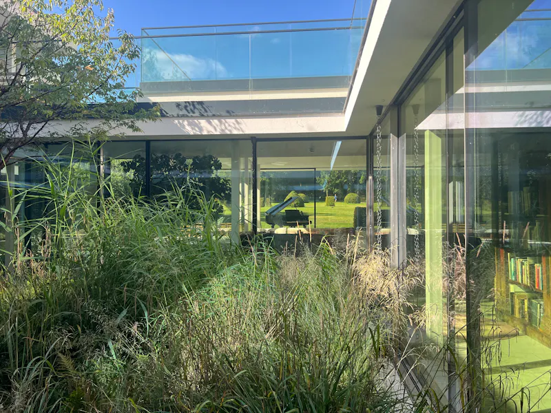 Courtyard at Tranquil architect Oxford house, K507 (photo 13)