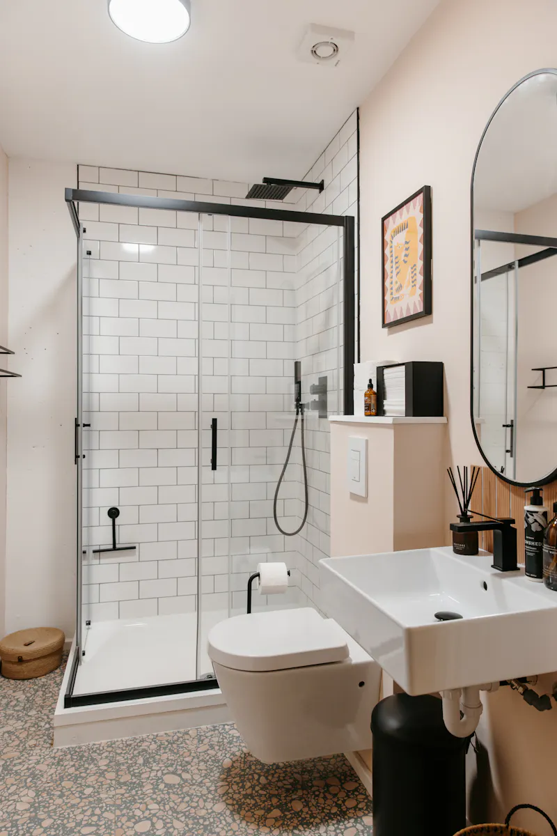 Bathroom at Contemporary Hackney Office, T181 (photo 14)