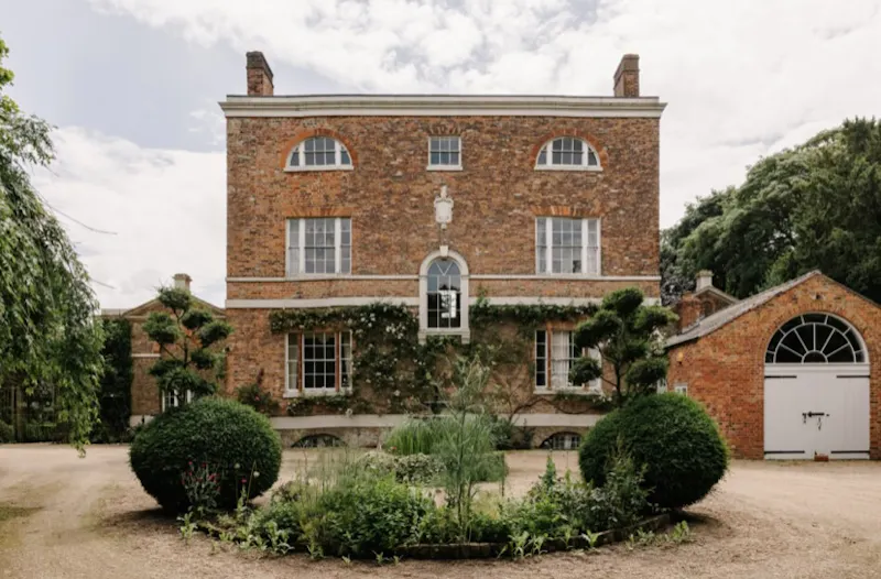 Driveway at Palatial Lincolnshire Manor, A1636 (photo 35)