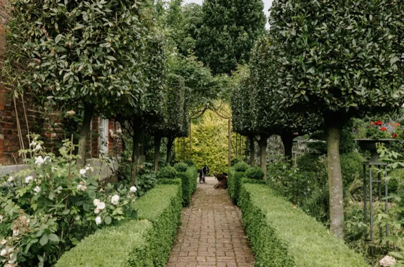 Palatial Lincolnshire Manor, A1636 (photo 34)