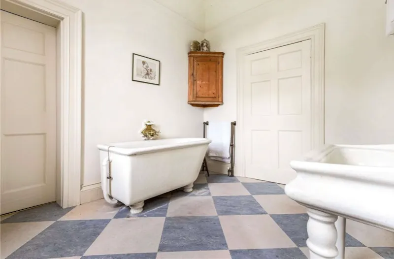 Bath - rolltop at Palatial Lincolnshire Manor, A1636 (photo 18)