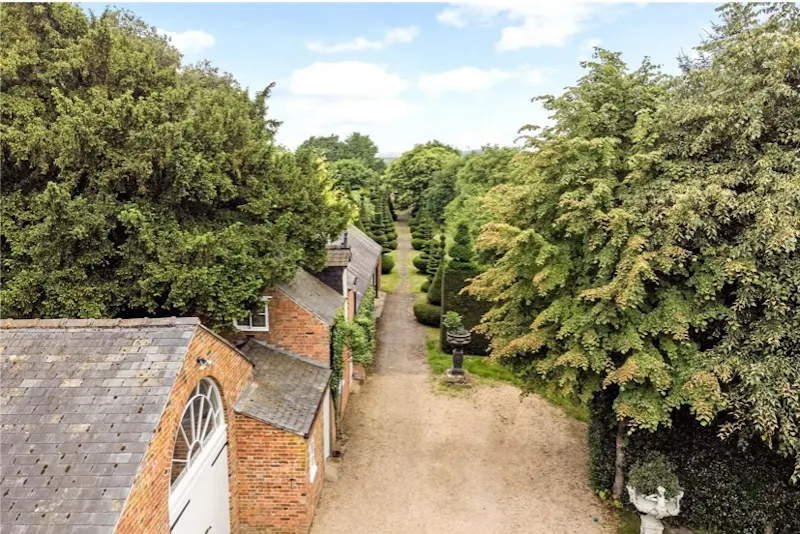 Palatial Lincolnshire Manor, A1636 (photo 38)