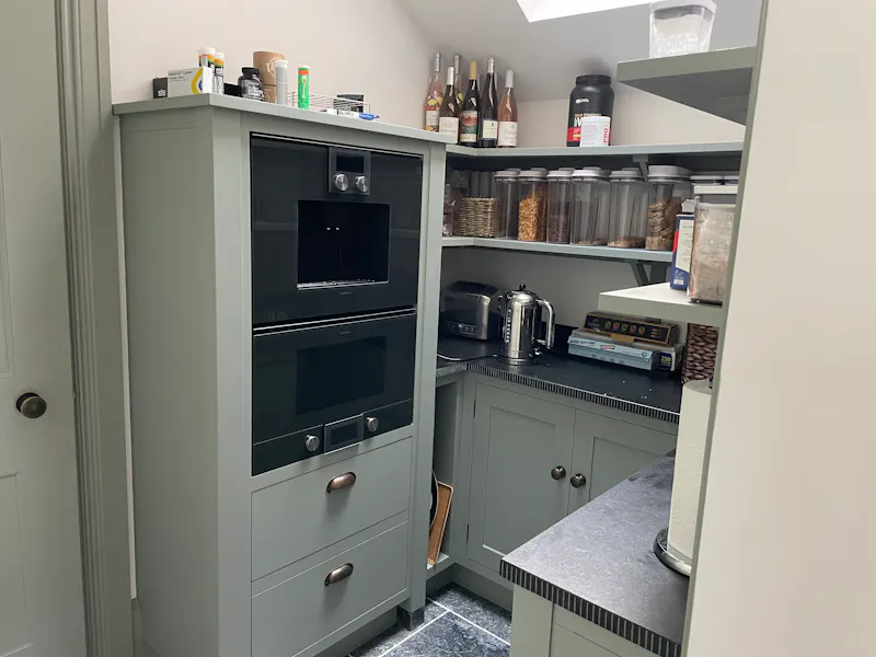 Kitchen at Modern Culham Country House, D2783 (photo 8)