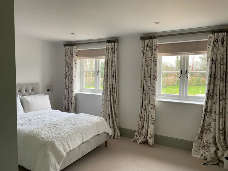 Bedroom at Modern Culham Country House, D2783 (photo 16)