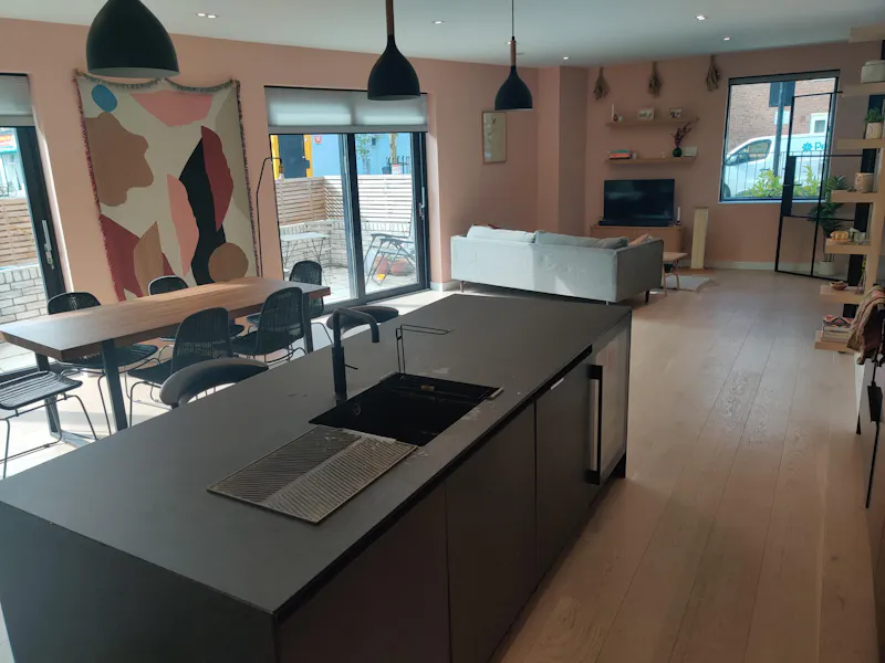 Kitchen island at Contemporary Hackney Flat , F1248 (photo 8)