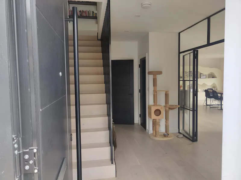 Entrance hall at Contemporary Hackney Flat , F1248 (photo 3)