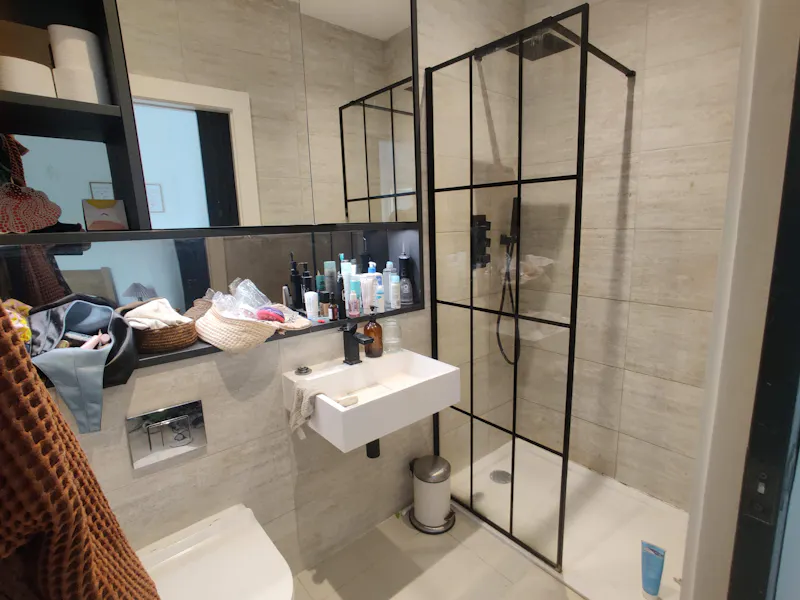 Bathroom at Contemporary Hackney Flat , F1248 (photo 17)