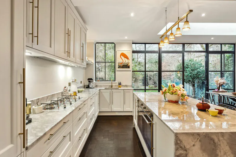 Stunning Lewisham House, B2050 (photo 8)