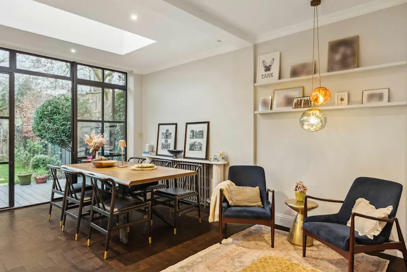 Stunning Lewisham House, B2050 (photo 10)