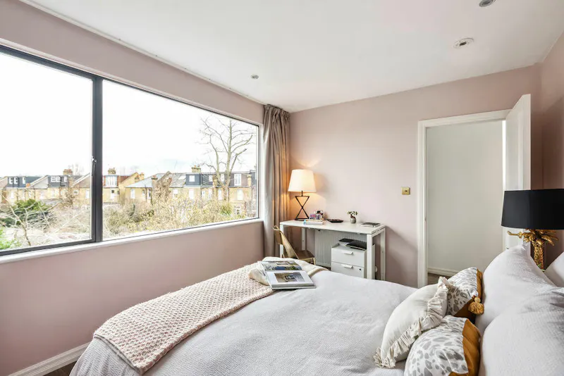 Stunning Lewisham House, B2050 (photo 23)