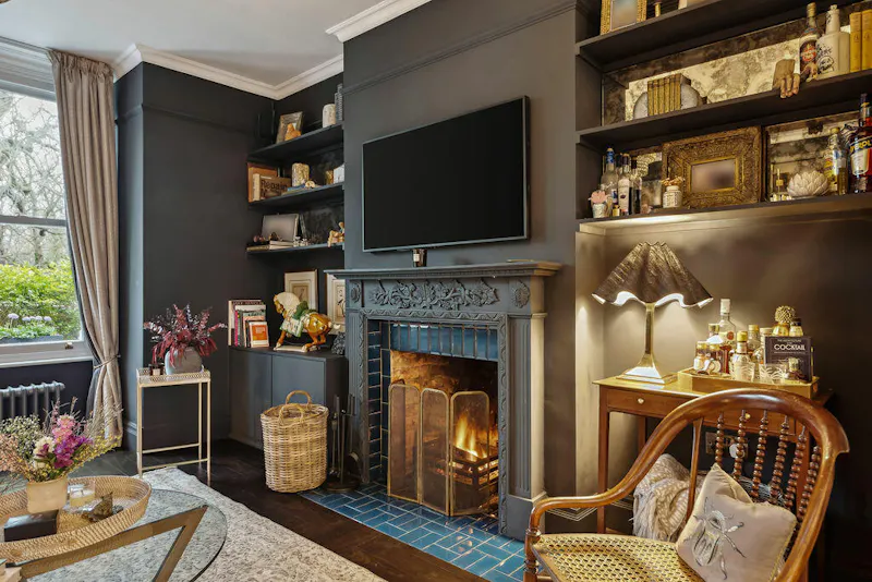 Stunning Lewisham House, B2050 (photo 3)