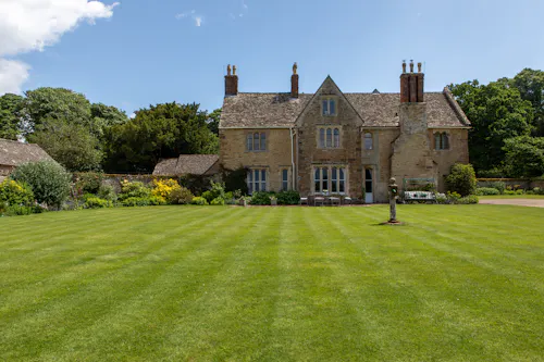 Stately Oxfordshire Manor, M365