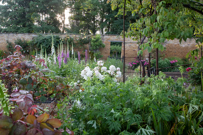 Walled garden at Stately Oxfordshire Manor, M365 (photo 30)