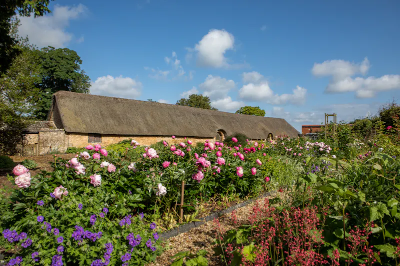 Garden at Stately Oxfordshire Manor, M365 (photo 29)