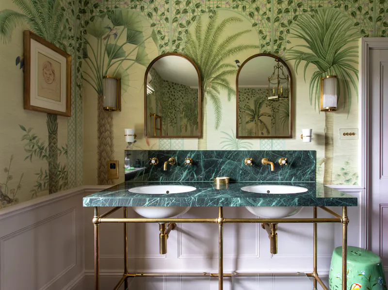 Wallpaper at Stately Oxfordshire Manor, M365 (photo 19)