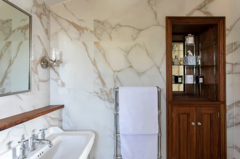 Bathroom at Stately Oxfordshire Manor, M365 (photo 22)
