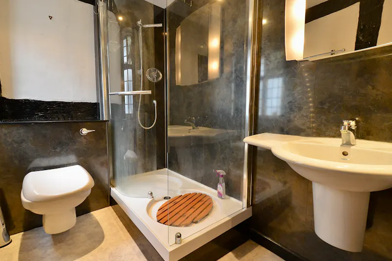 Bathroom at Traditional Tudor House Badsey, M364 (photo 12)