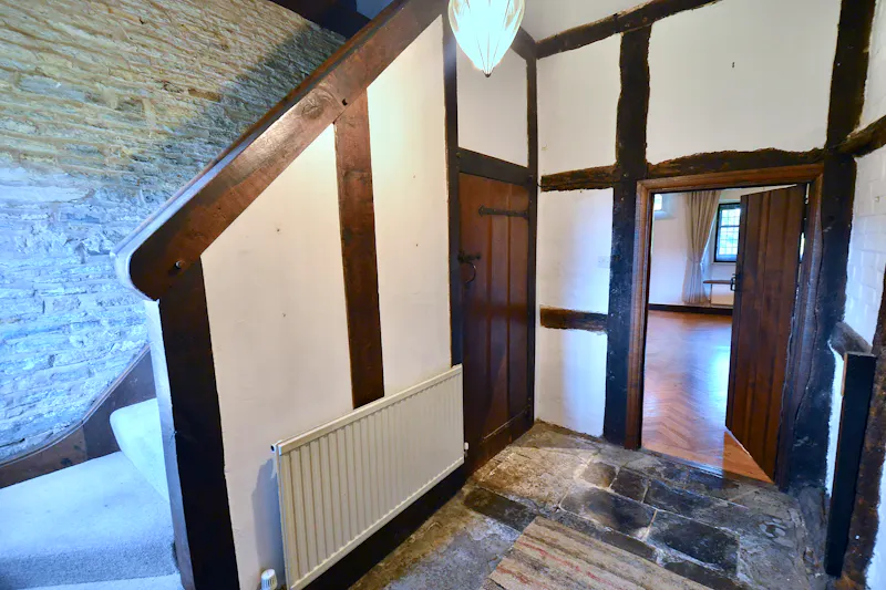 Staircase at Traditional Tudor House Badsey, M364 (photo 9)