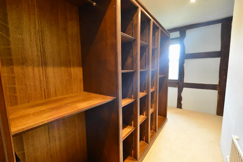 Dressing room at Traditional Tudor House Badsey, M364 (photo 11)