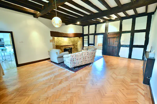 Traditional Tudor House Badsey, M364