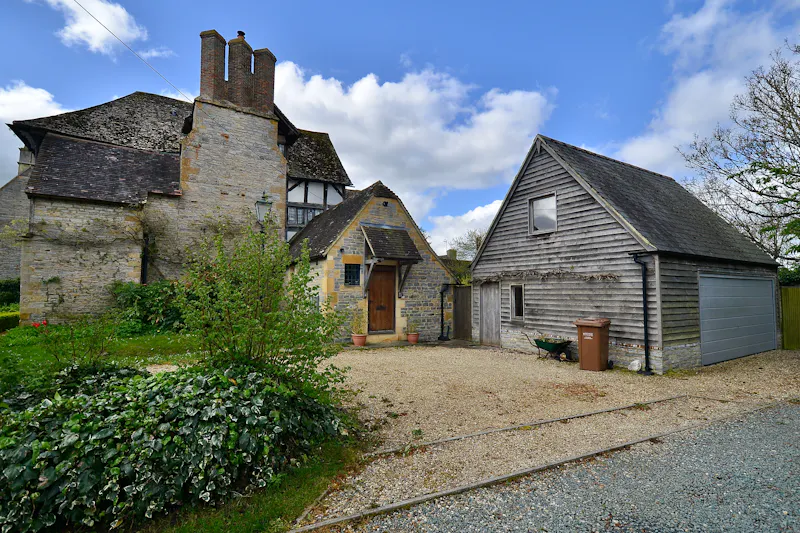 Driveway at Traditional Tudor House Badsey, M364 (photo 23)