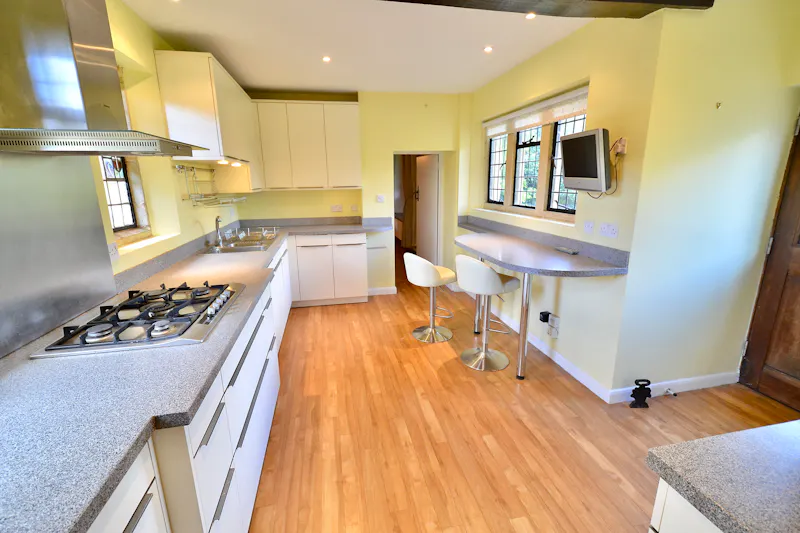 Traditional Tudor House Badsey, M364 (photo 6)