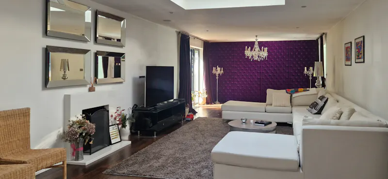 Living Room at American-Style Bungalow Welwyn, D2787 (photo 4)