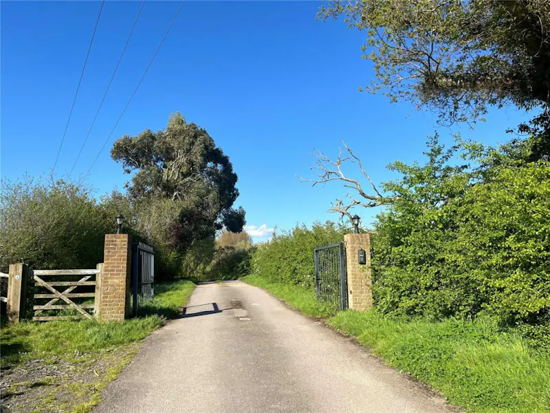Gate at Modern-Build Bungalow Selmeston, D2789 (photo 23)